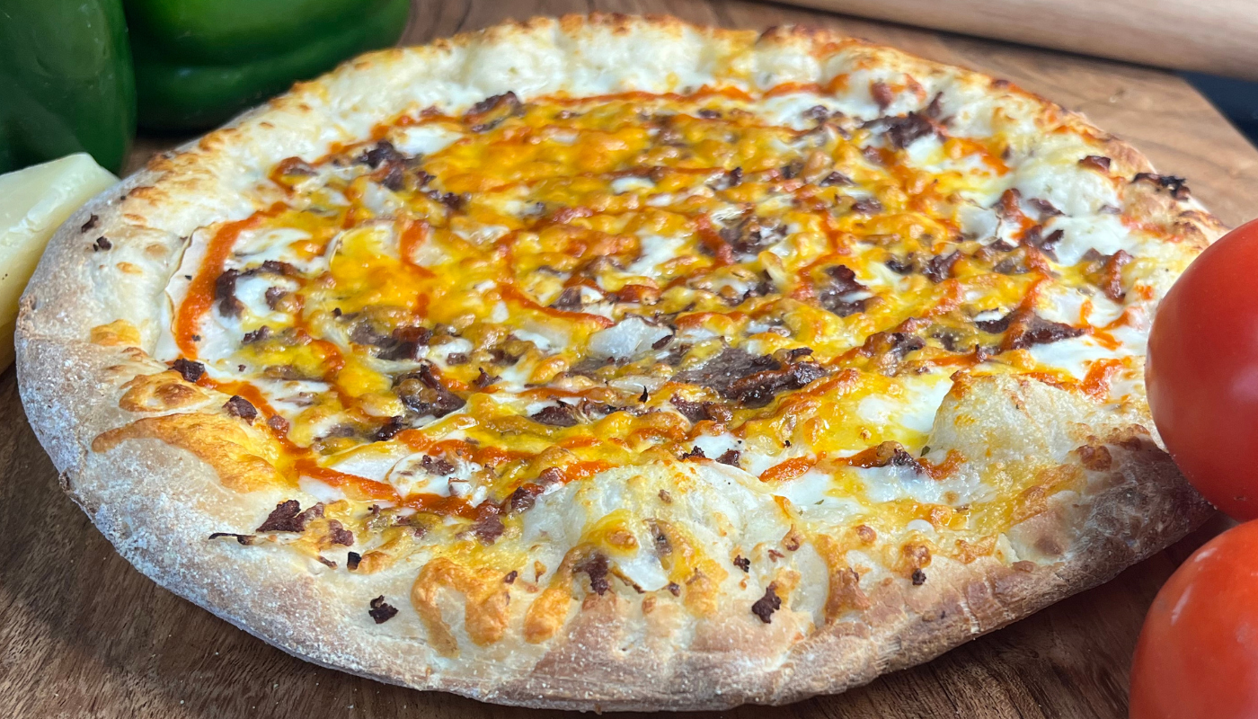 Sriracha Steak Pizza image